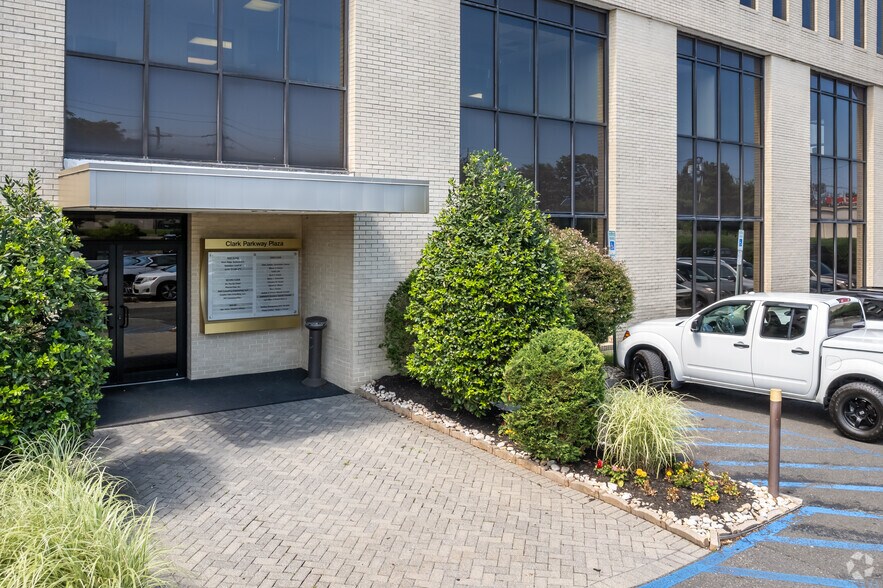 136 Central Ave, Clark, NJ à louer - Photo du bâtiment - Image 3 de 5