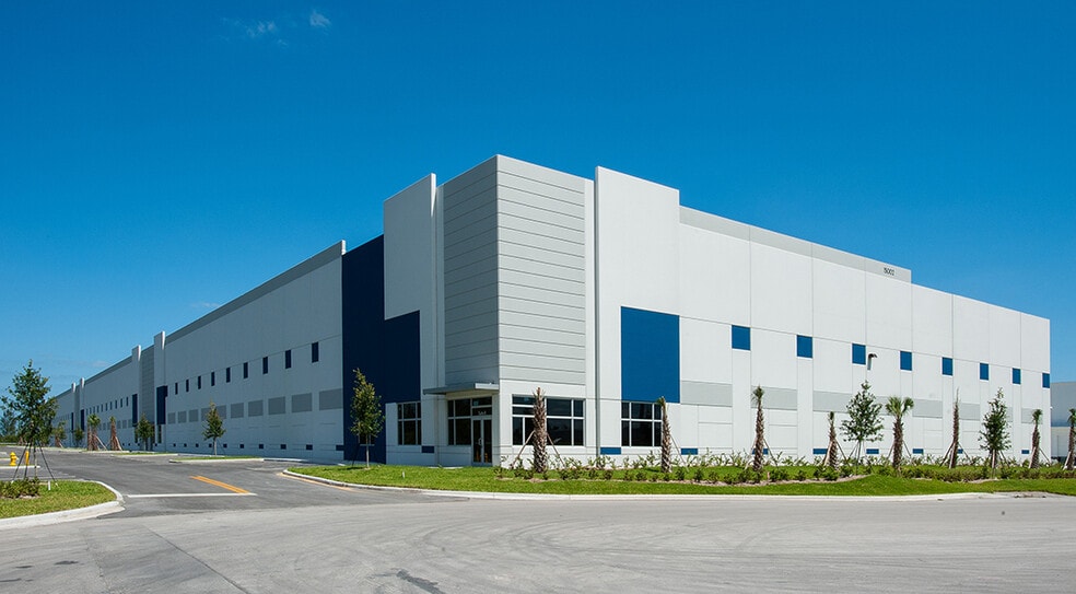 14802 NW 107th Ave, Hialeah Gardens, FL for lease - Building Photo - Image 1 of 2