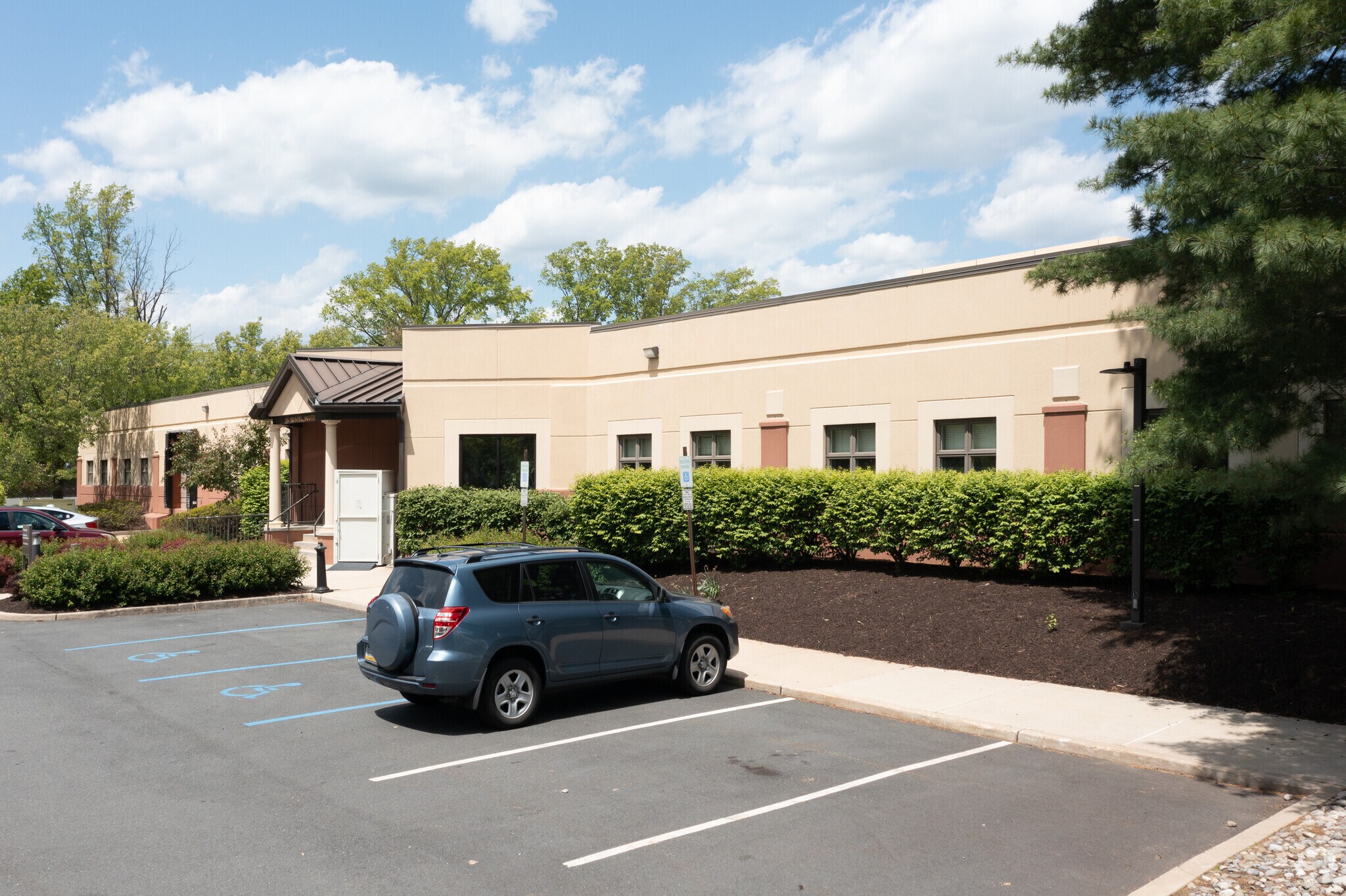 15 Roszel Rd, West Windsor, NJ à vendre Photo principale- Image 1 de 1