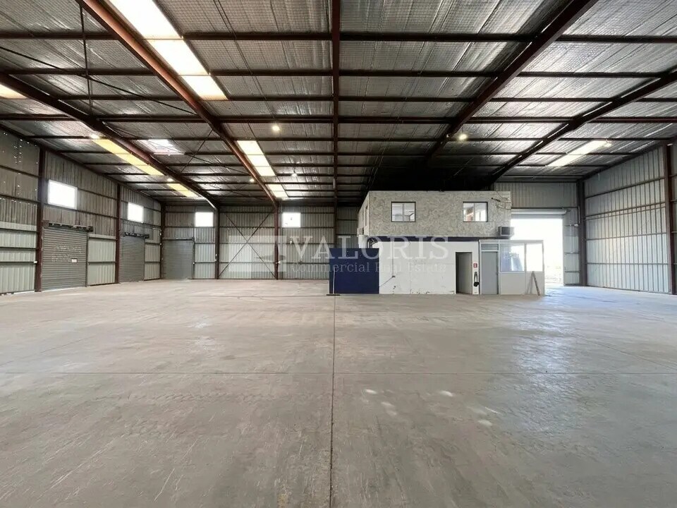 Flex in Velaux for lease Building Photo- Image 1 of 8