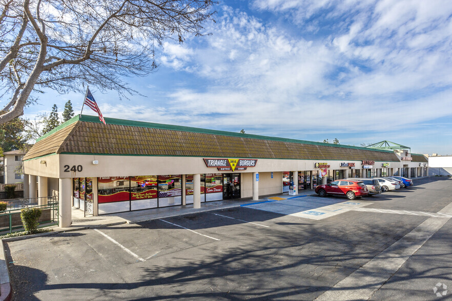 240 W Shaw Ave, Clovis, CA for lease - Primary Photo - Image 1 of 2