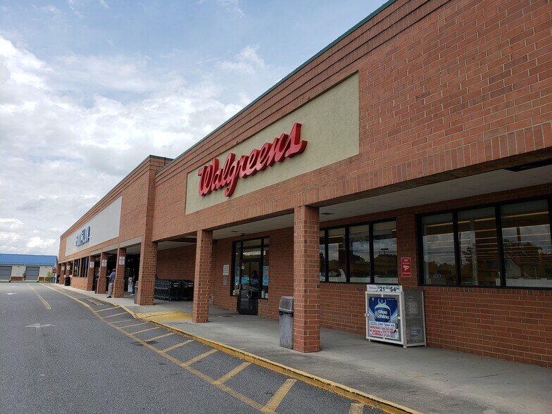 4665-4719 Richmond Rd, Warsaw, VA à louer - Photo du bâtiment - Image 3 de 5