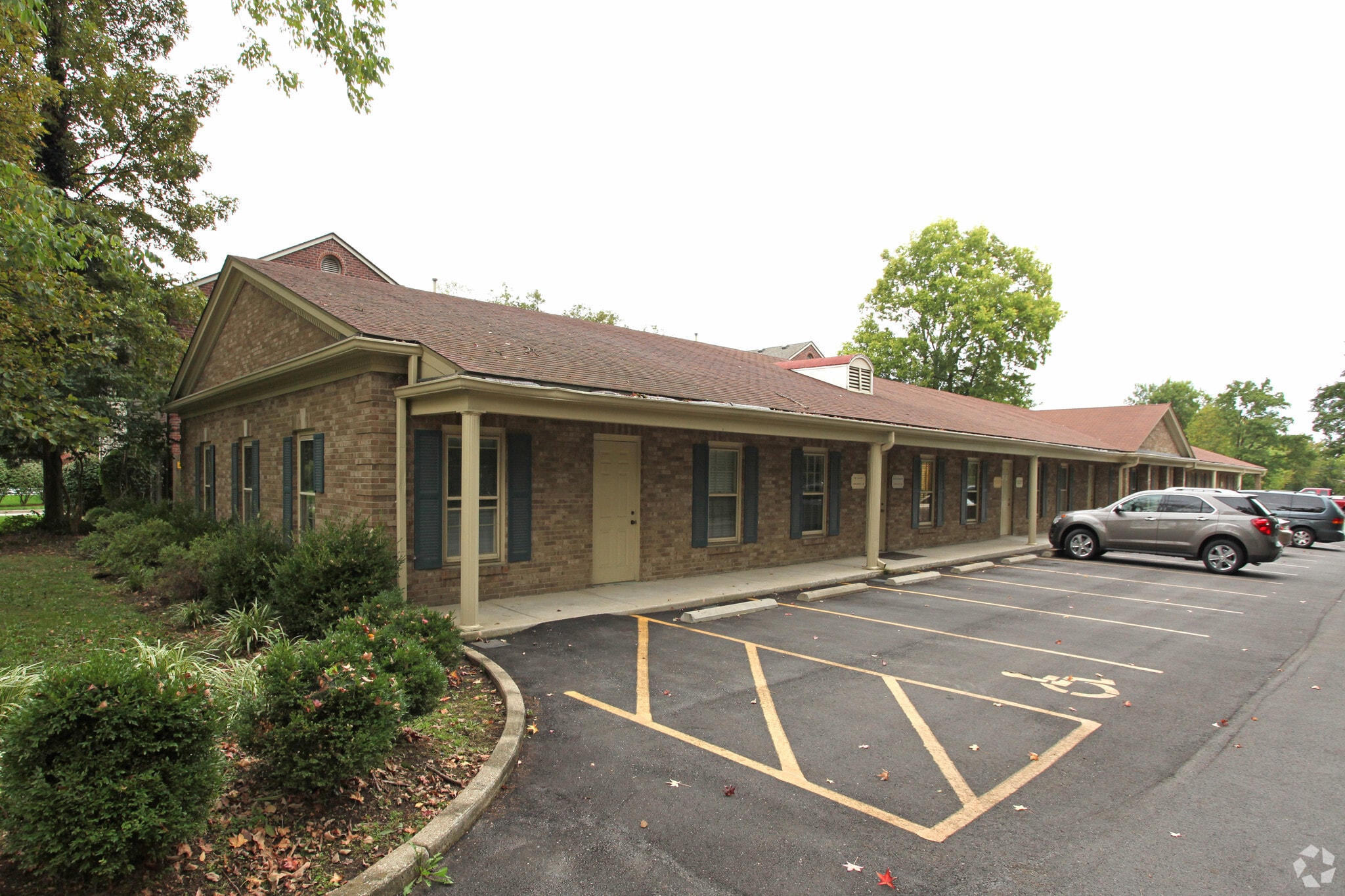 8013 New Lagrange Rd, Louisville, KY for lease Primary Photo- Image 1 of 5