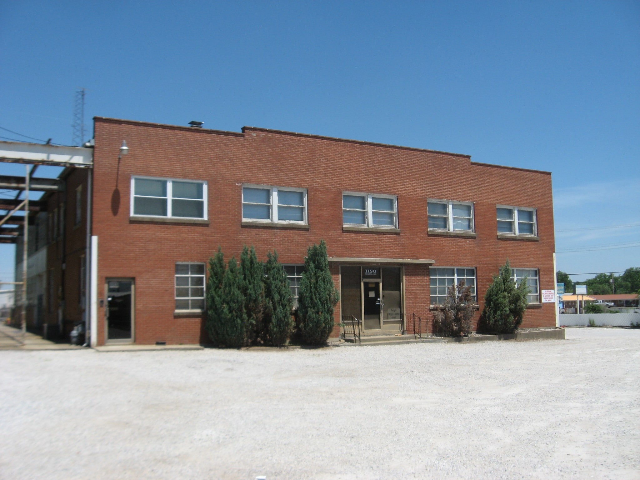 Dual Building Industrial Property portefeuille de 2 propriétés à vendre sur LoopNet.ca Photo principale- Image 1 de 2