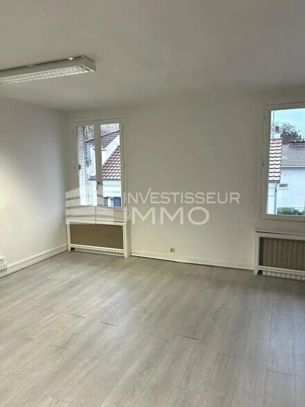 Office in Le Raincy for lease - Interior Photo - Image 2 of 4
