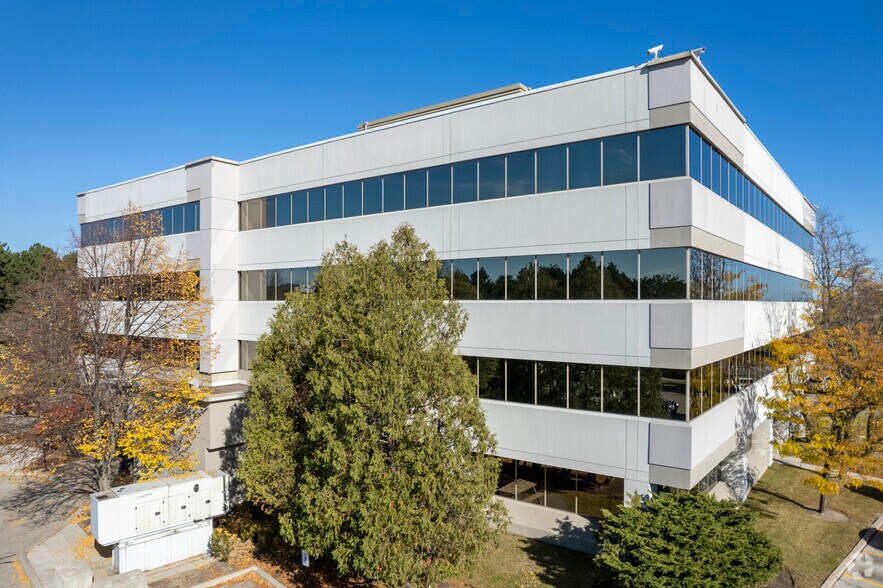2121 Argentia Rd, Mississauga, ON à louer - Photo du bâtiment - Image 2 de 5