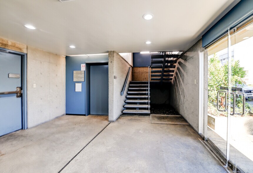 10841 Paramount Blvd, Downey, CA à louer - Photo intérieure - Image 3 de 25
