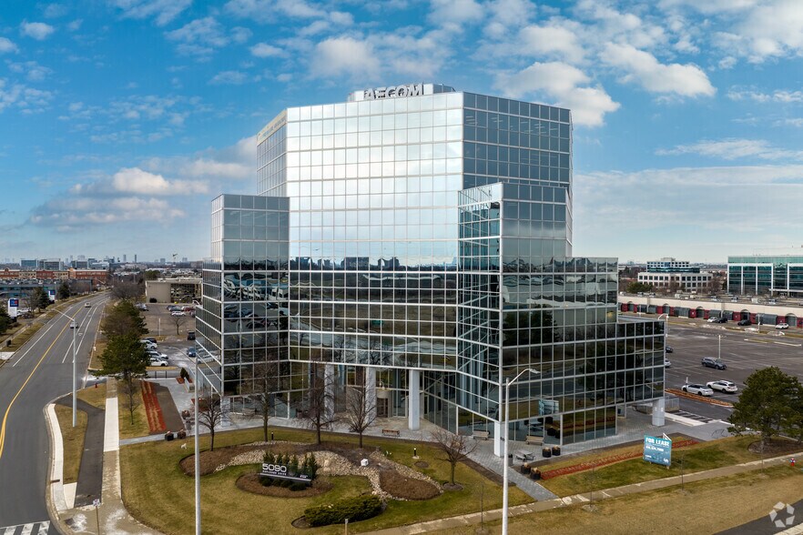 5090 Explorer Dr, Mississauga, ON à louer - Photo du bâtiment - Image 1 de 3