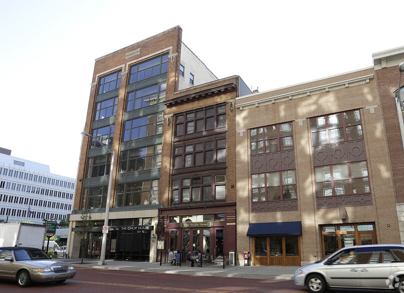 188 Monroe Ave NW, Grand Rapids, MI à vendre - Photo du bâtiment - Image 2 de 3
