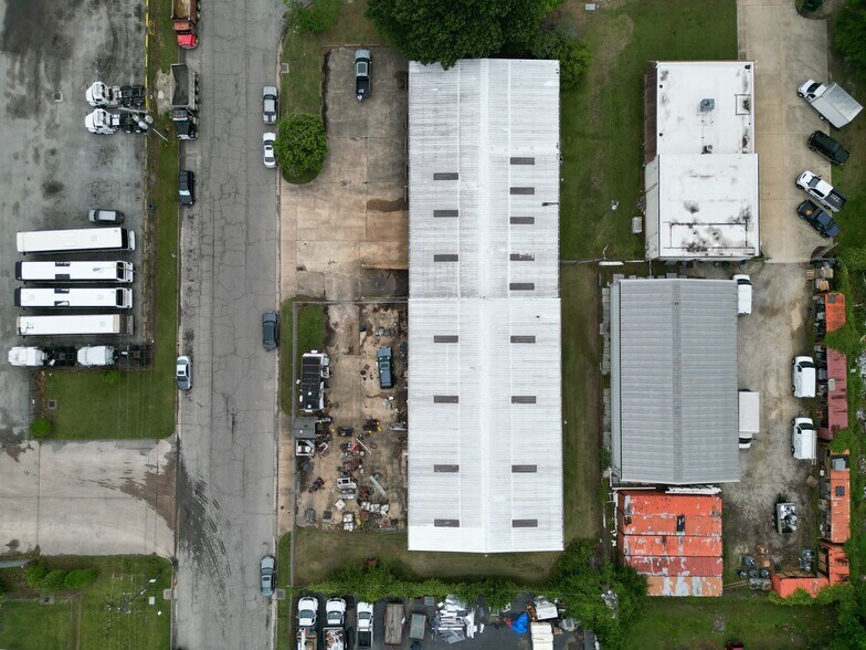 611 Copeland Dr, Hampton, VA à vendre - Photo du bâtiment - Image 2 de 14