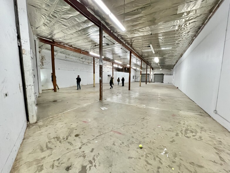 2475 Hunter St, Los Angeles, CA for lease - Interior Photo - Image 1 of 5