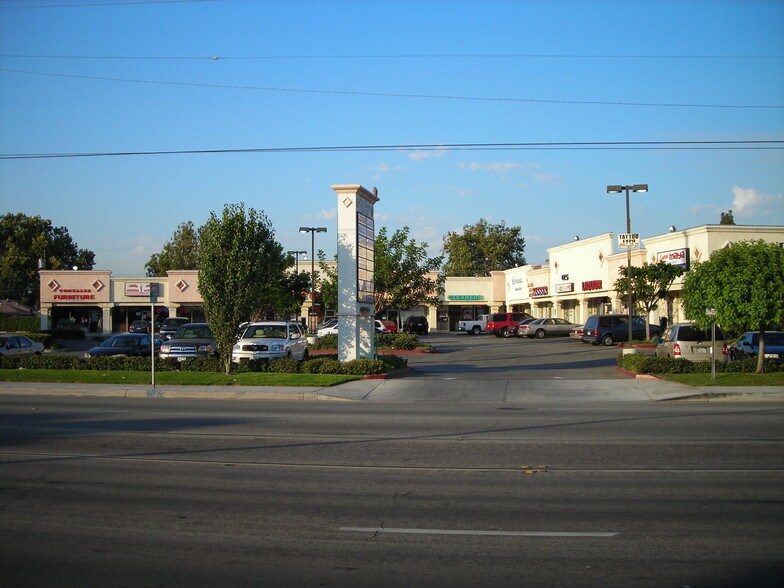 9531-9551 Telegraph Rd, Pico Rivera, CA à louer - Photo du bâtiment - Image 2 de 3