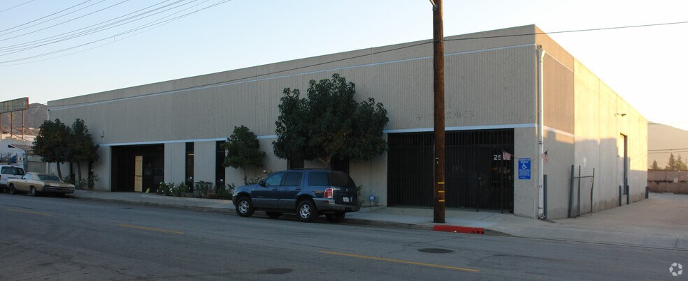 2512-2516 Ontario St, Burbank, CA à louer - Photo du bâtiment - Image 2 de 6