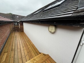 12A The Square, Wickham à louer Photo du bâtiment- Image 2 de 3