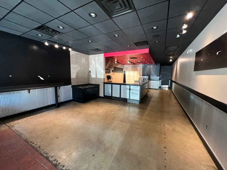 119 Avenue A, Denton, TX for sale - Building Photo - Image 2 of 8