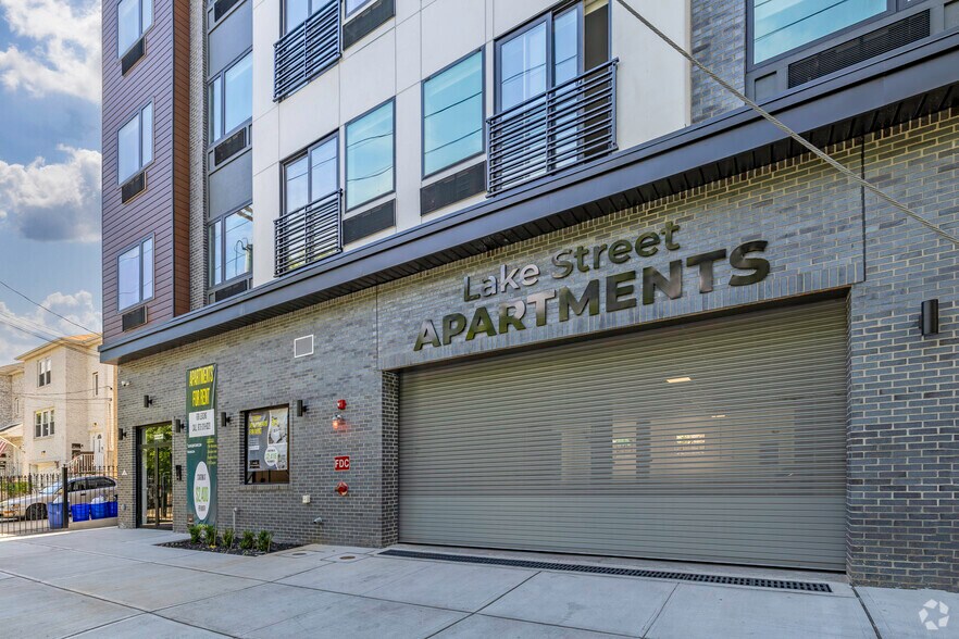 313-315 Lake St, Newark, NJ à vendre - Photo du bâtiment - Image 2 de 19