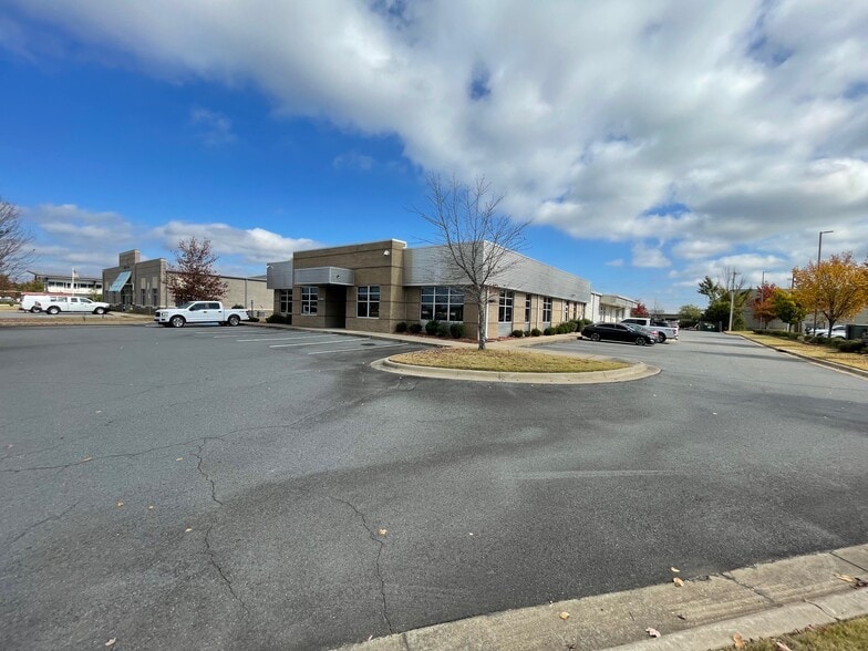 5200 Northshore Ln, North Little Rock, AR for lease - Building Photo - Image 2 of 5
