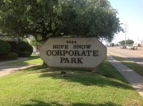 5424 Rufe Snow Dr, North Richland Hills, TX à louer Photo intérieure- Image 1 de 5