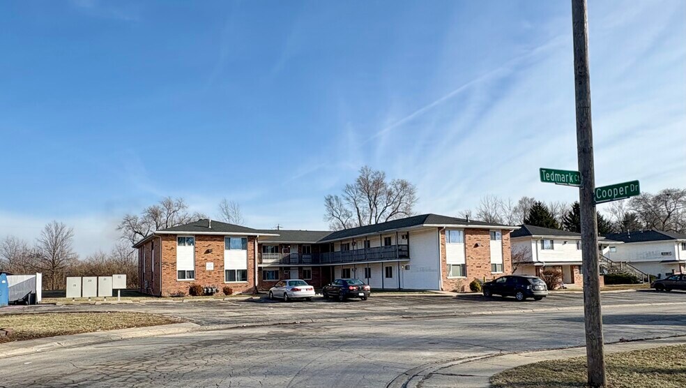 210-280 Tedmark Ct - 58 Units portefeuille de 7 propriétés à vendre sur LoopNet.ca - Photo du bâtiment - Image 1 de 23