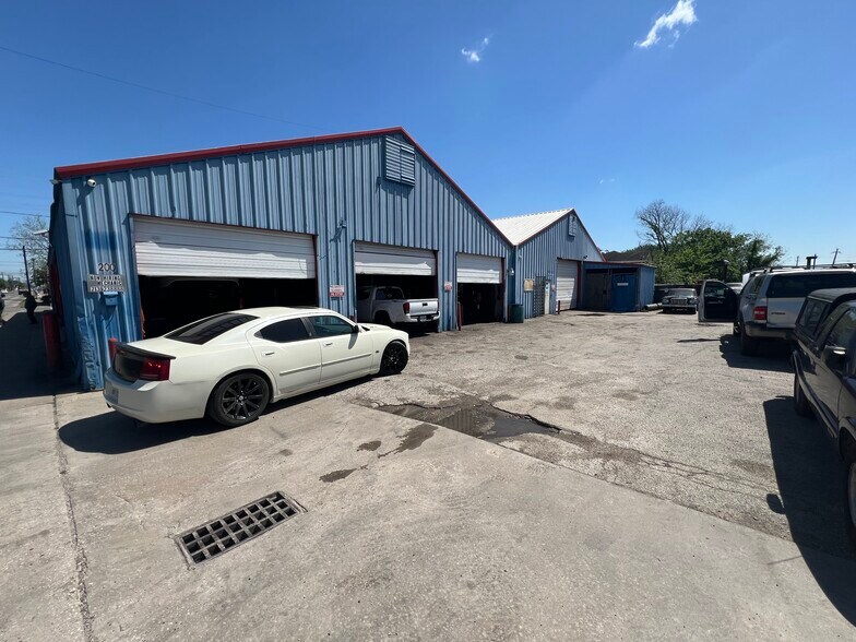 200 Ssgt Macario Garcia Dr, Houston, TX for sale - Primary Photo - Image 1 of 2