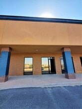 5200 N Mesa St, El Paso, TX for lease Building Photo- Image 1 of 13