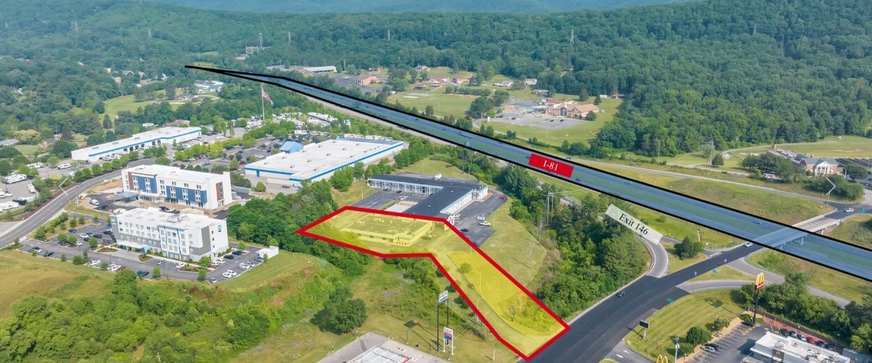 8118 Plantation Rd, Roanoke, VA for lease Primary Photo- Image 1 of 5