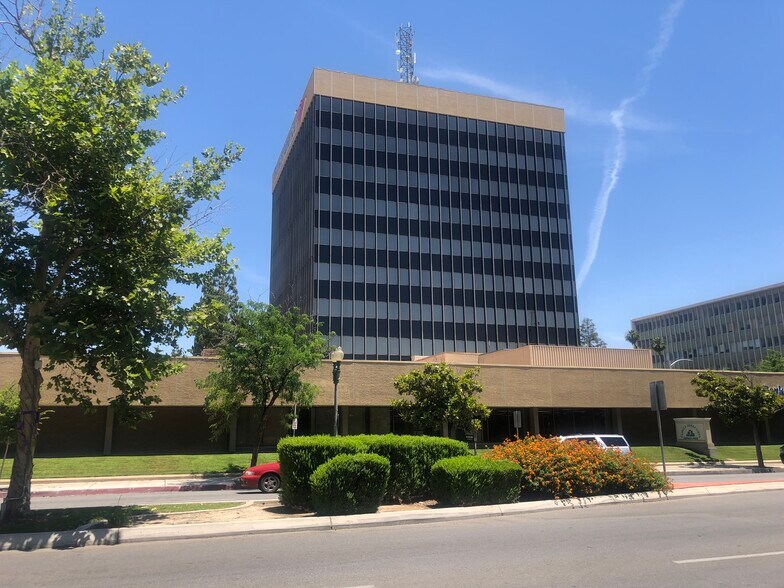 1430 Truxtun Ave, Bakersfield, CA à louer - Photo du bâtiment - Image 1 de 16