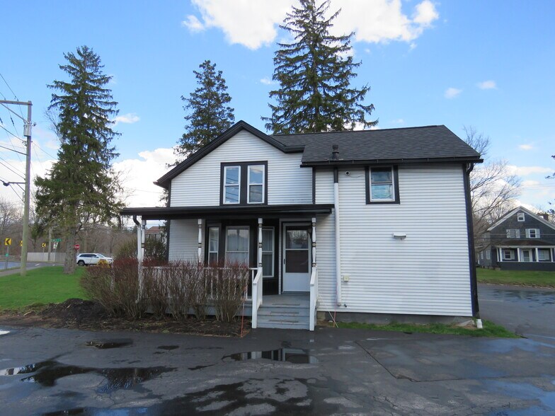 158 Quaker Rd, East Aurora, NY à louer - Photo du bâtiment - Image 2 de 10