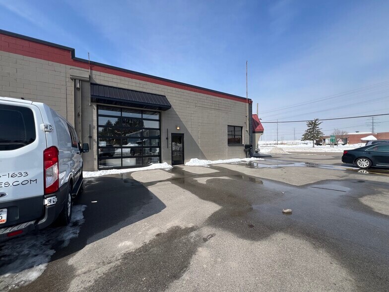 795 Midway Rd, Menasha, WI à vendre - Photo du bâtiment - Image 2 de 12