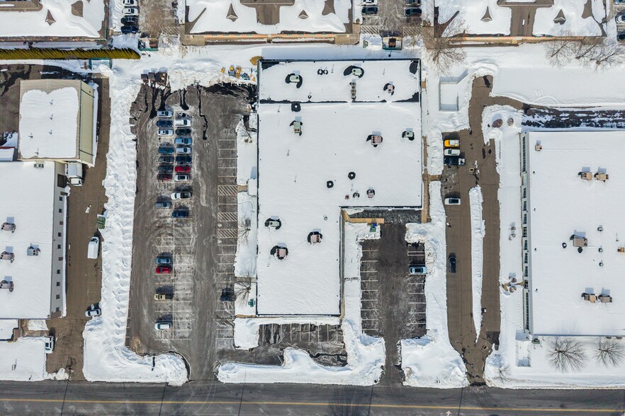 31 Inwood Rd, Rocky Hill, CT à vendre - Photo du bâtiment - Image 3 de 12