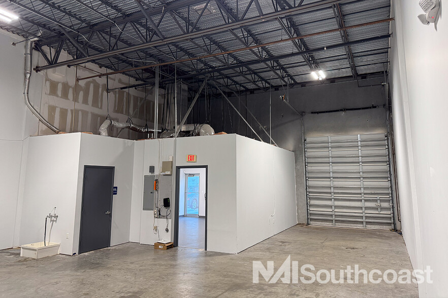 645 NW Enterprise Dr, Port Saint Lucie, FL for lease - Building Photo - Image 3 of 9