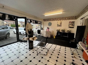 78 Sunny Bank Rd, Mirfield for lease Interior Photo- Image 2 of 2