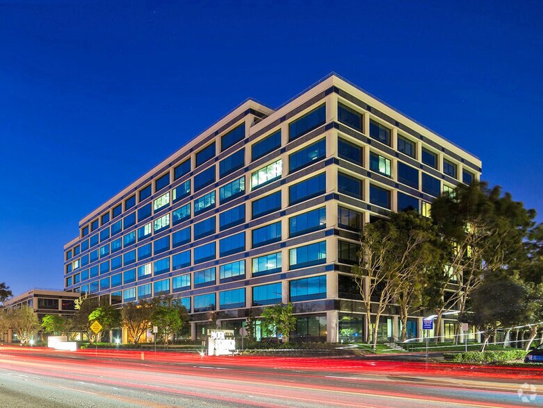 21250 Hawthorne Blvd, Torrance, CA à louer - Photo du bâtiment - Image 1 de 10