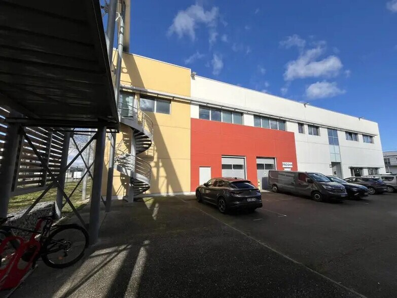 50 Rue Jean Zay, Saint-Priest for lease - Building Photo - Image 3 of 12