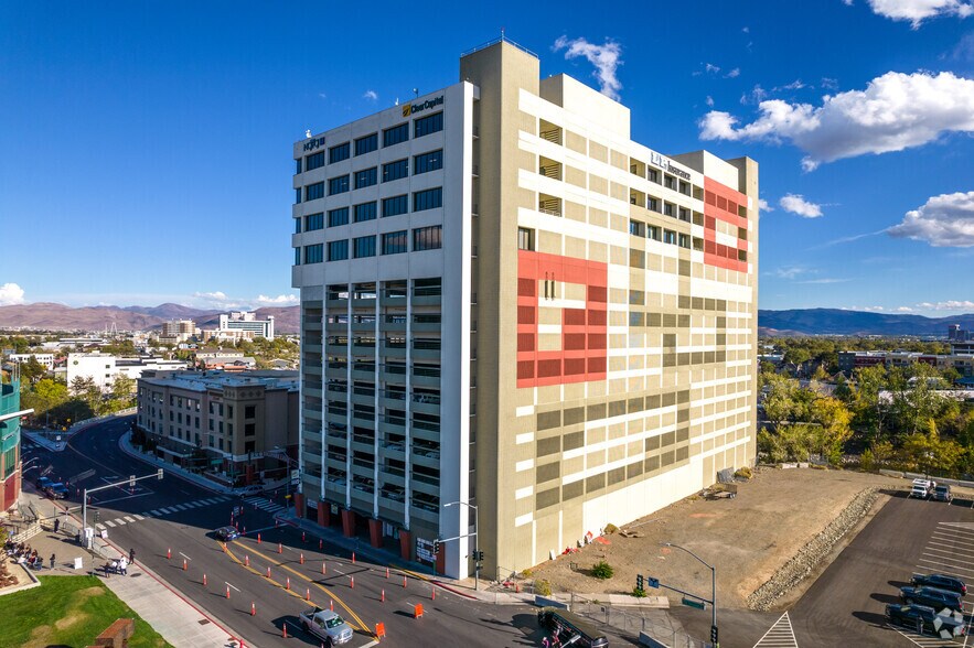 300 E 2nd St, Reno, NV à louer - Photo du bâtiment - Image 2 de 5