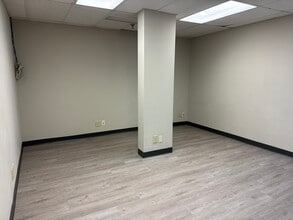 11755 W 112th St, Overland Park, KS à louer Photo intérieure- Image 1 de 2