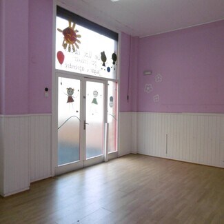 Plus de détails pour Multi-résidentiel à vendre