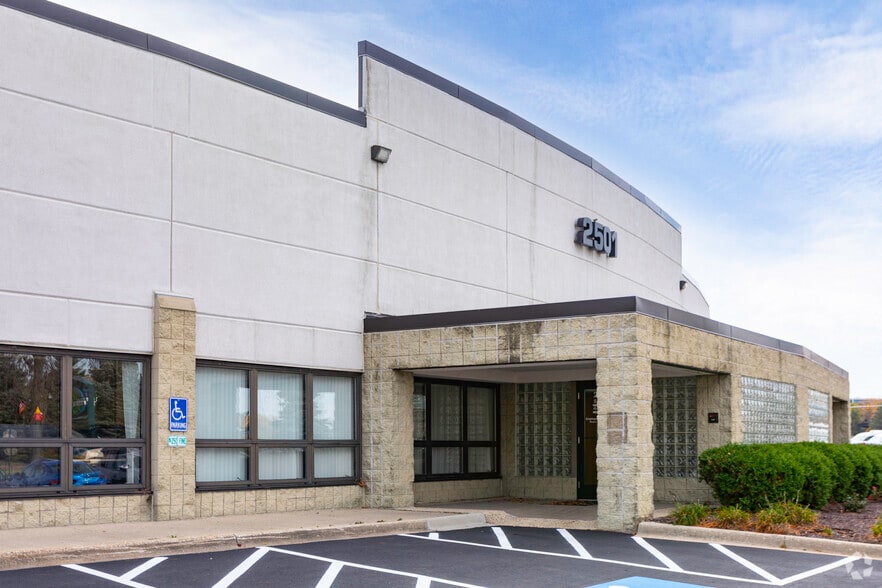 2501 Landmeier Rd, Elk Grove Village, IL for lease - Building Photo - Image 3 of 5