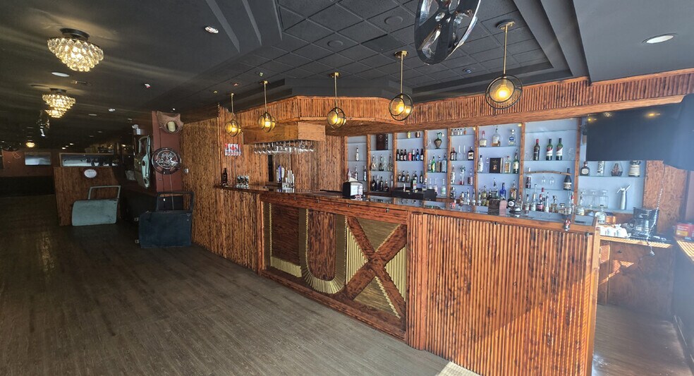 618-620 Main St N, Moose Jaw, SK for sale - Interior Photo - Image 3 of 5
