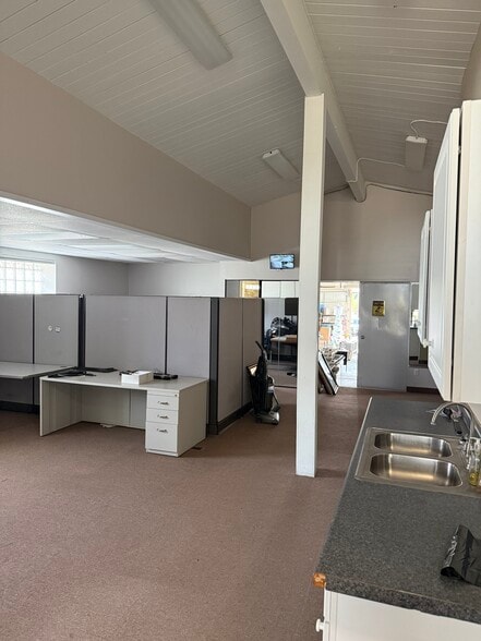 127 S Main St, Mount Clemens, MI for lease - Interior Photo - Image 2 of 10