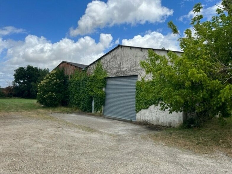 Flex in Saint-Loubès for sale - Building Photo - Image 1 of 6