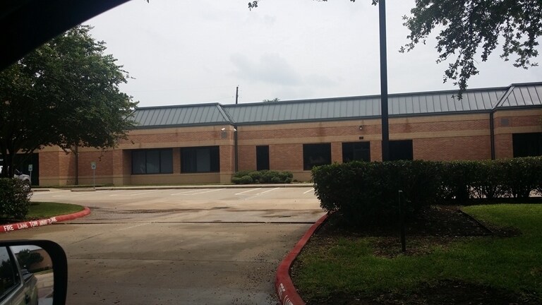 16035 Lexington Blvd, Sugar Land, TX à louer - Photo du bâtiment - Image 3 de 4