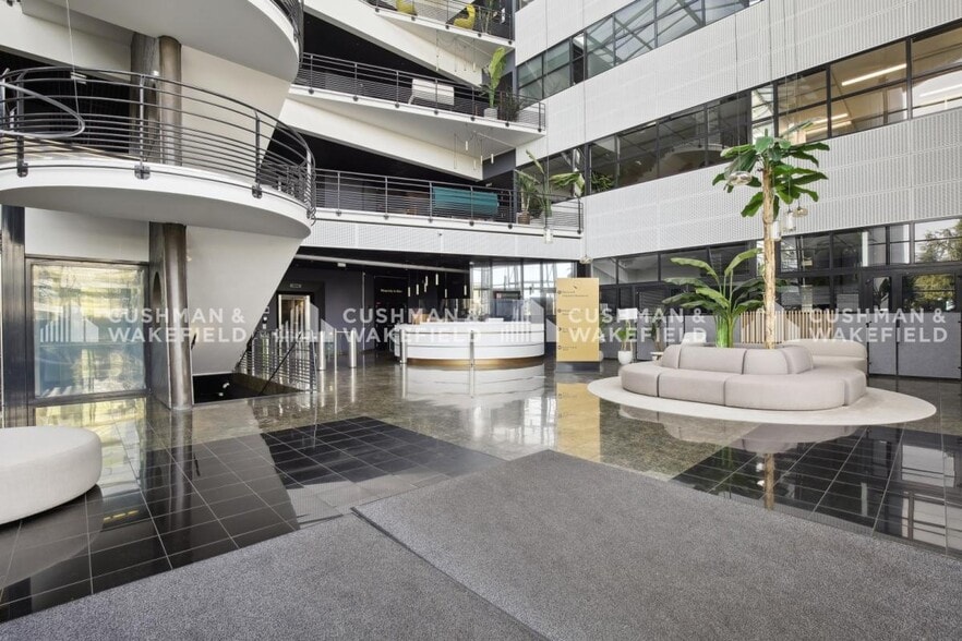 1 Rue Arnold Schoenberg, Guyancourt à louer - Hall d’entrée - Image 3 de 11