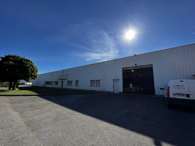 Flex in Bron for sale - Building Photo - Image 2 of 4
