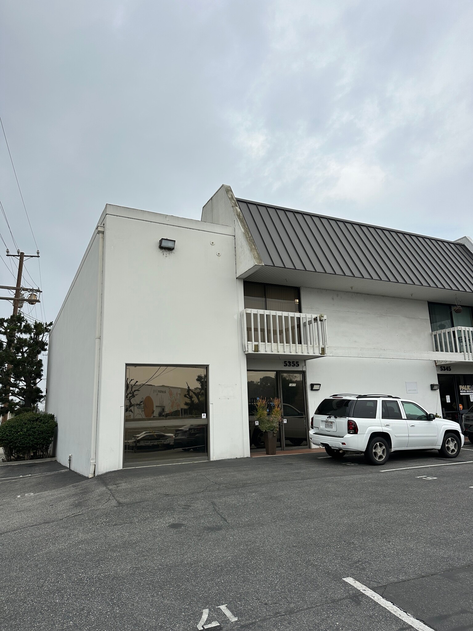 12811-12825 Coral Tree Pl, Los Angeles, CA for lease Interior Photo- Image 1 of 1