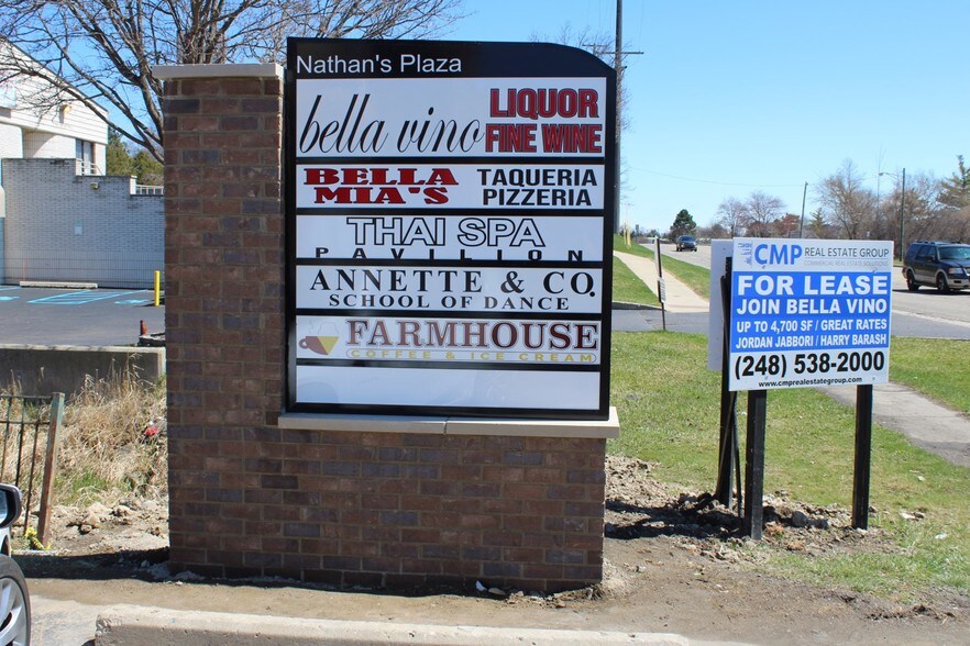 29950-29970 W 12 Mile Rd, Farmington Hills, MI à louer - Photo du bâtiment - Image 2 de 8