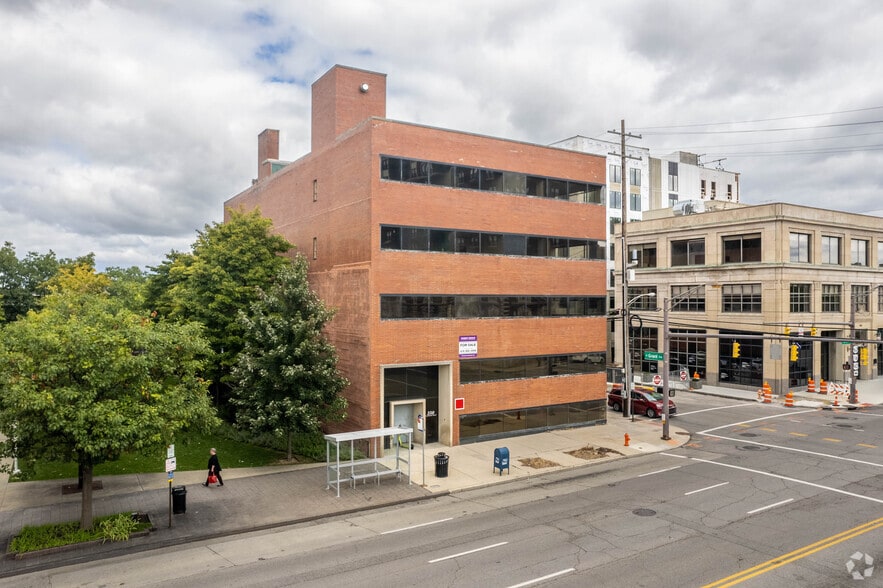 350 E Broad St, Columbus, OH for sale - Building Photo - Image 2 of 16