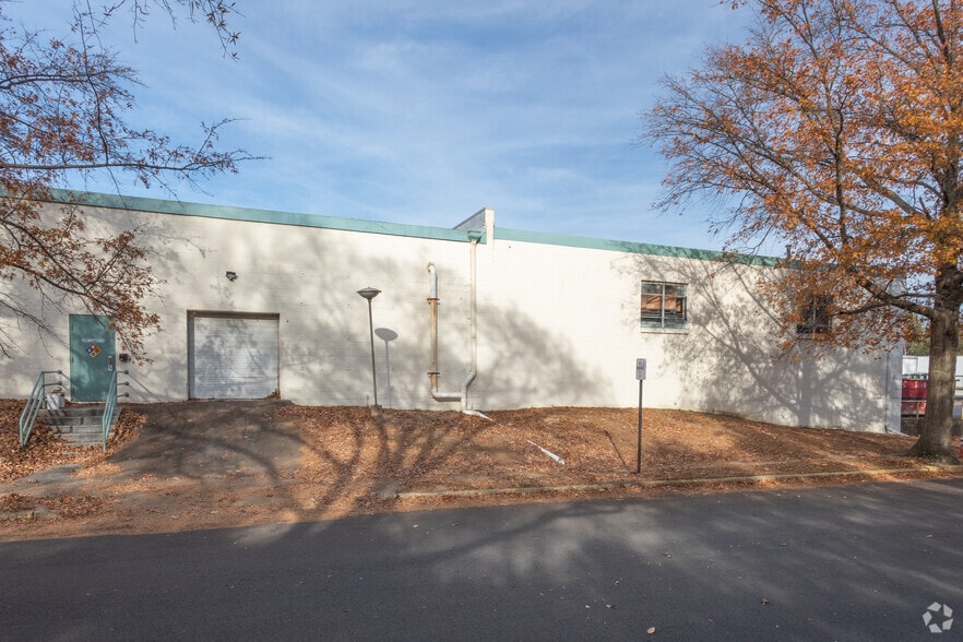 7001 Loisdale Rd, Springfield, VA à louer - Photo du bâtiment - Image 2 de 3