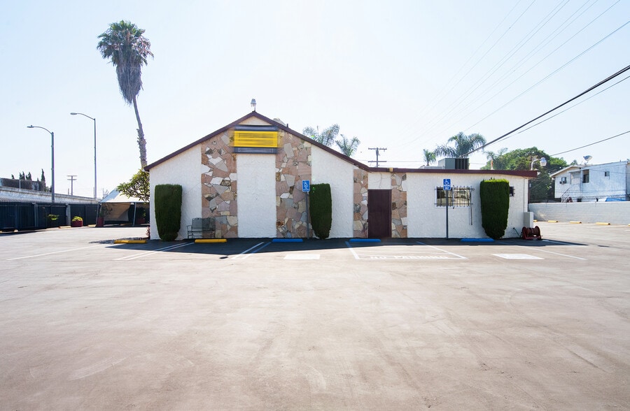 147 E Rosecrans Ave, Compton, CA for sale - Building Photo - Image 3 of 29
