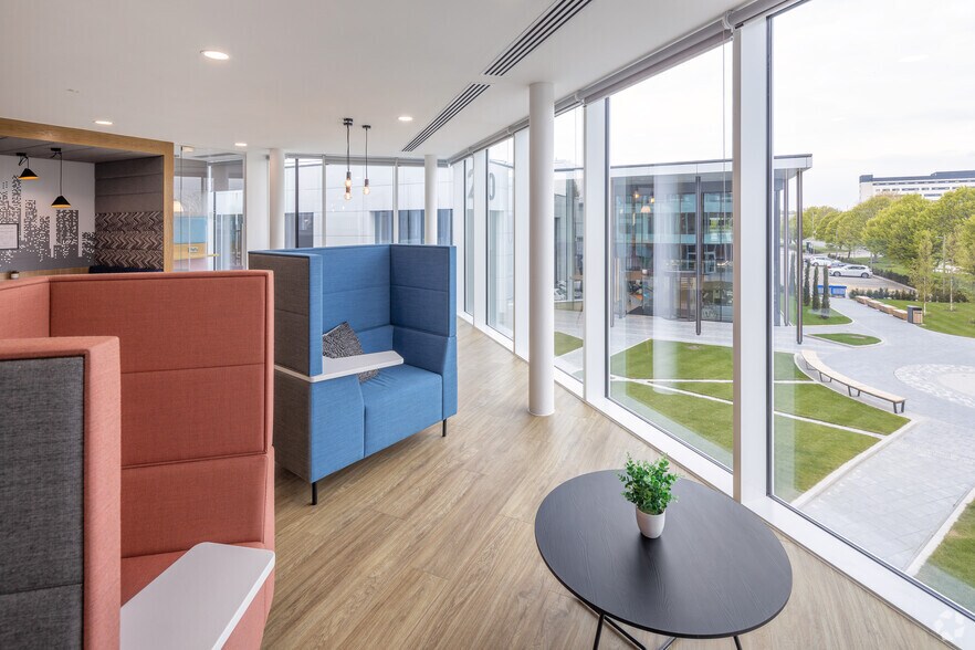 220 Wharfedale Rd, Wokingham à louer - Hall d’entrée - Image 3 de 14